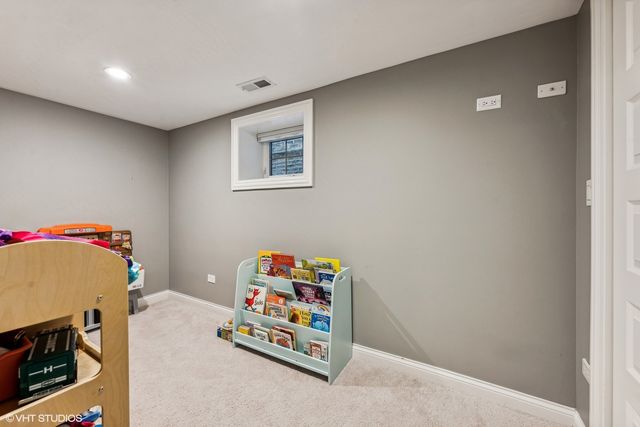 1214 W Newport Avenue 1, Chicago, IL 60657