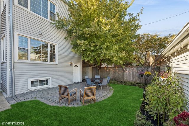 1214 W Newport Avenue 1, Chicago, IL 60657