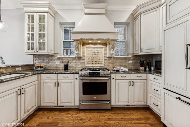 1214 W Newport Avenue 1, Chicago, IL 60657