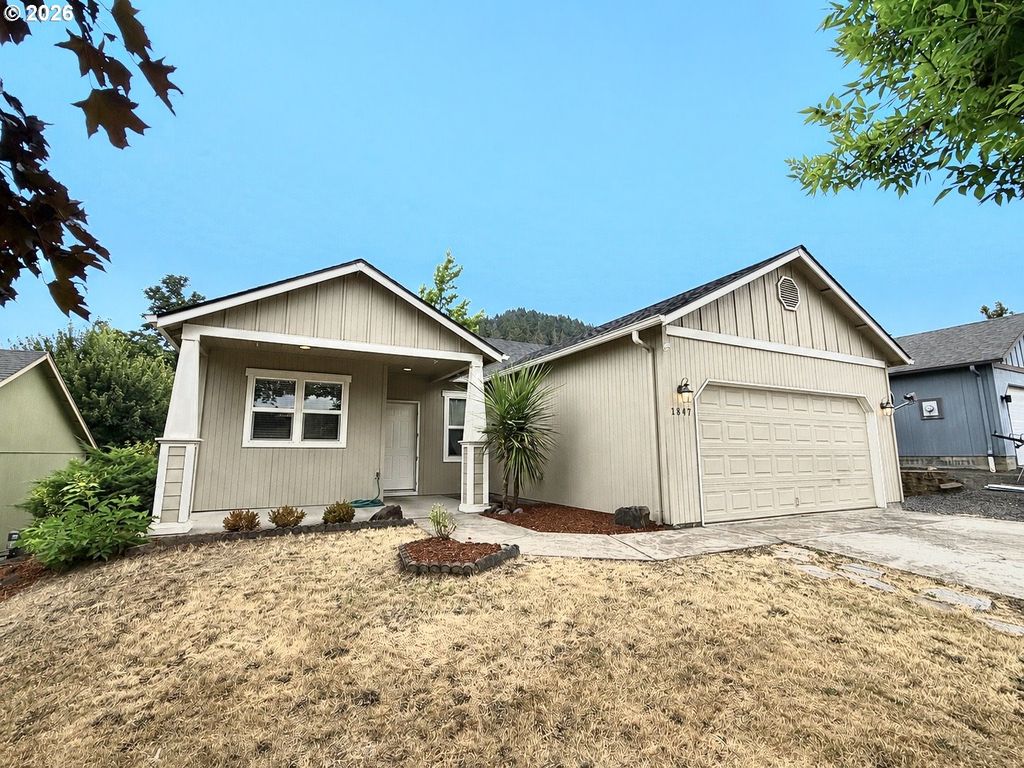 1847 S 61ST St, Springfield, OR 97478