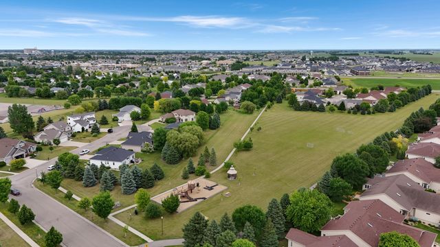 309 43rd Avenue S, Moorhead, MN 56560