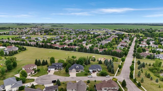 309 43rd Avenue S, Moorhead, MN 56560
