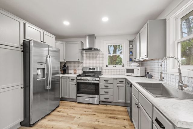 816 S Jefferson Avenue, Dixon, IL 61021