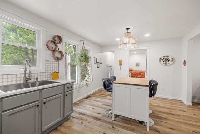 816 S Jefferson Avenue, Dixon, IL 61021