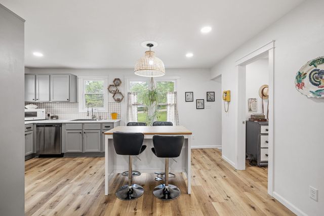 816 S Jefferson Avenue, Dixon, IL 61021