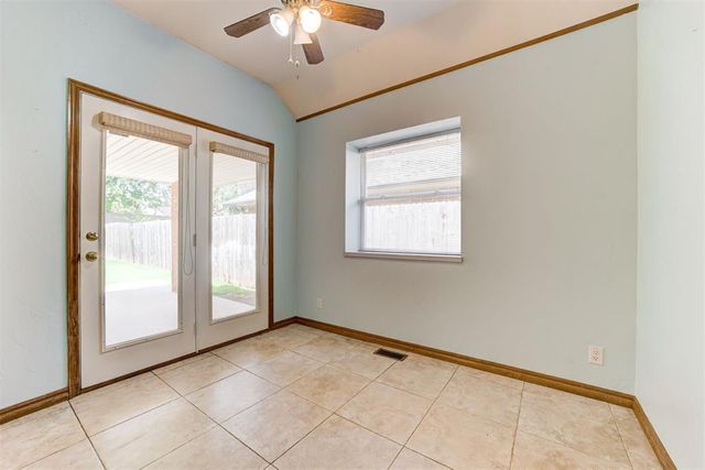 18401 Chestnut Oak Drive, Edmond, OK 73012