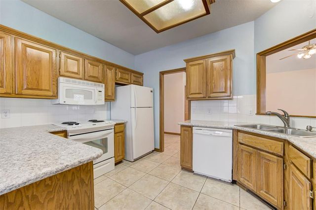 18401 Chestnut Oak Drive, Edmond, OK 73012