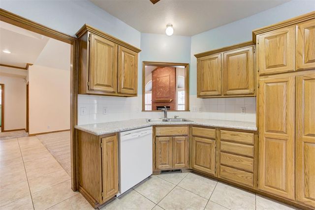 18401 Chestnut Oak Drive, Edmond, OK 73012