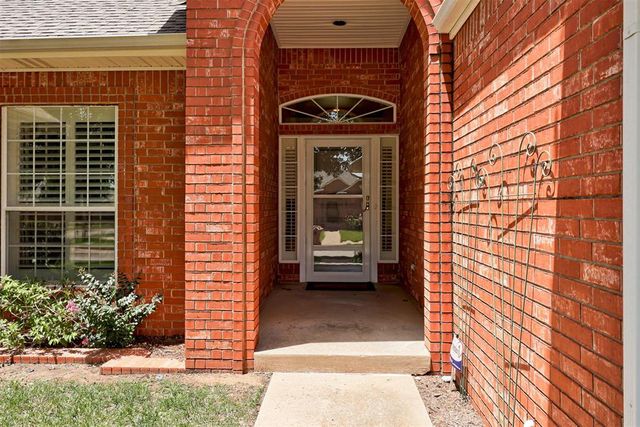 18401 Chestnut Oak Drive, Edmond, OK 73012