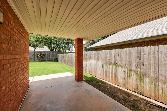 18401 Chestnut Oak Drive, Edmond, OK 73012