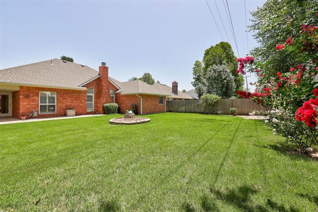 18401 Chestnut Oak Drive, Edmond, OK 73012