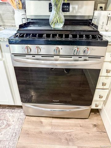 30723 Flanders Avenue, Warren, MI 48088