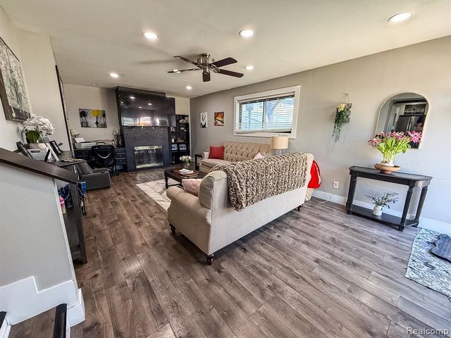 30723 Flanders Avenue, Warren, MI 48088