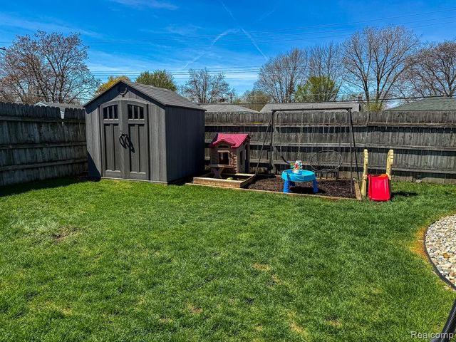 30723 Flanders Avenue, Warren, MI 48088