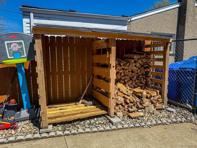 30723 Flanders Avenue, Warren, MI 48088