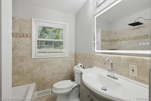 6380 Elmwood Drive, Waterford, MI 48329