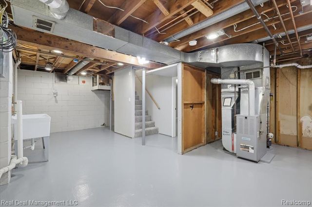 6380 Elmwood Drive, Waterford, MI 48329