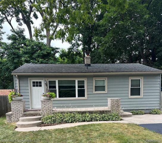 6380 Elmwood Drive, Waterford, MI 48329