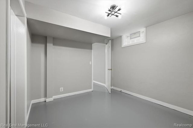 6380 Elmwood Drive, Waterford, MI 48329