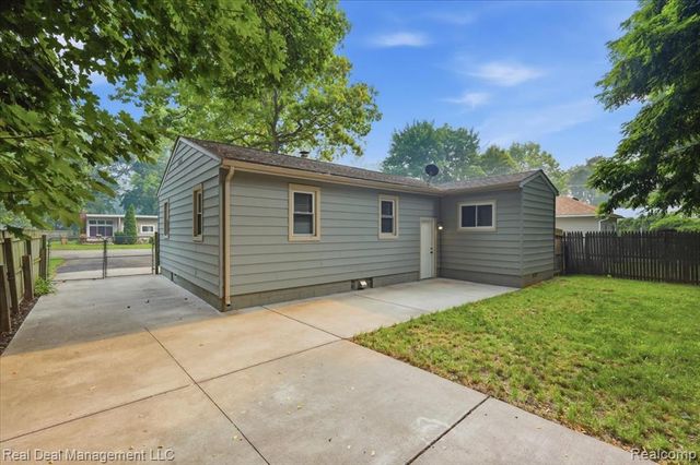 6380 Elmwood Drive, Waterford, MI 48329