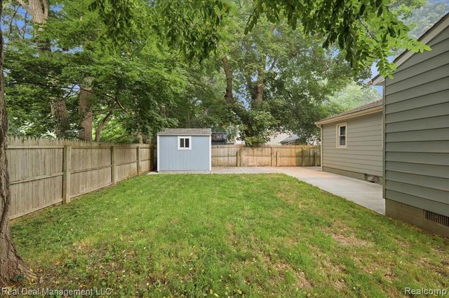 6380 Elmwood Drive, Waterford, MI 48329