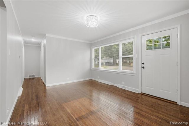 6380 Elmwood Drive, Waterford, MI 48329