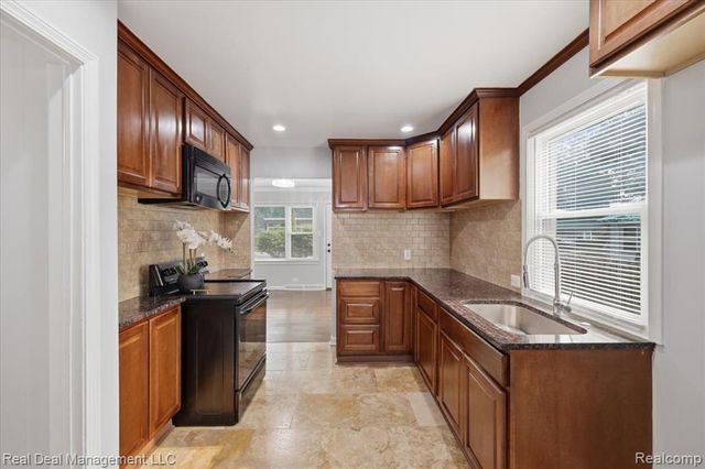 6380 Elmwood Drive, Waterford, MI 48329