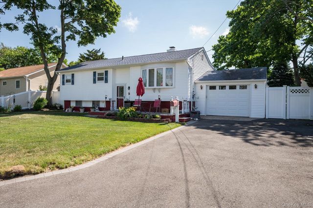 2707 Gull Avenue, Medford, NY 11763