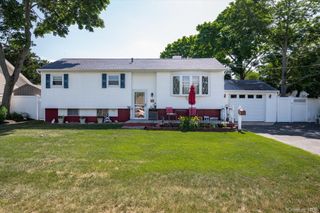 2707 Gull Avenue, Medford, NY 11763