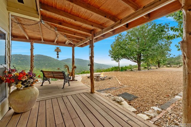 411 Valley View, Pipe Creek, TX 78063