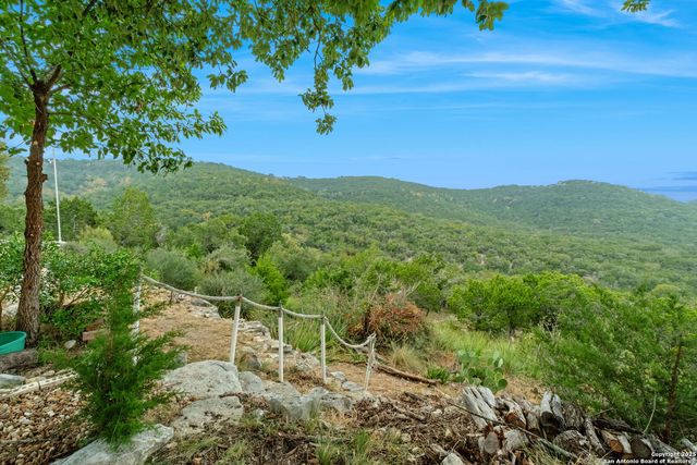 411 Valley View, Pipe Creek, TX 78063