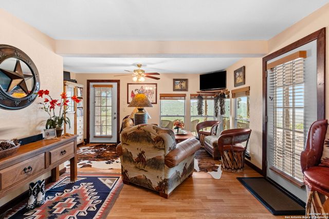 411 Valley View, Pipe Creek, TX 78063