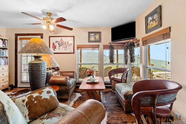 411 Valley View, Pipe Creek, TX 78063