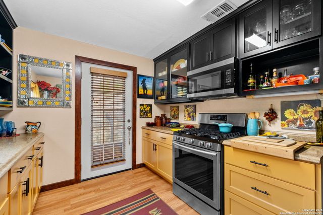 411 Valley View, Pipe Creek, TX 78063