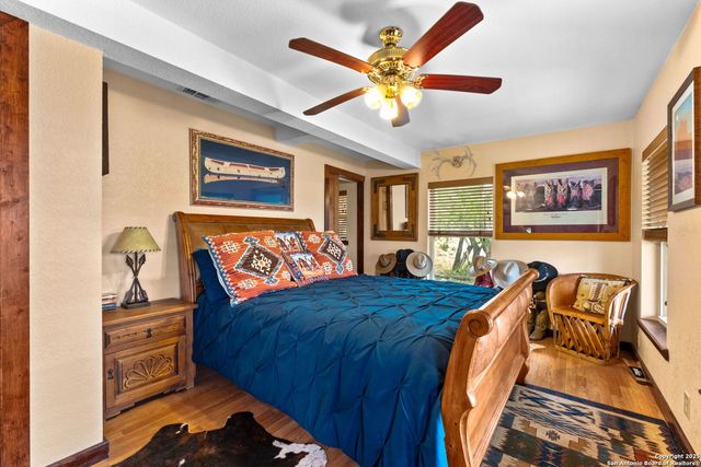 411 Valley View, Pipe Creek, TX 78063