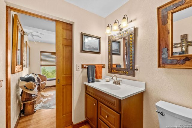 411 Valley View, Pipe Creek, TX 78063