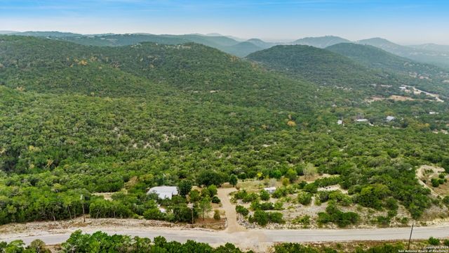 411 Valley View, Pipe Creek, TX 78063