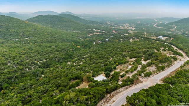 411 Valley View, Pipe Creek, TX 78063