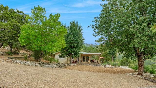 411 Valley View, Pipe Creek, TX 78063