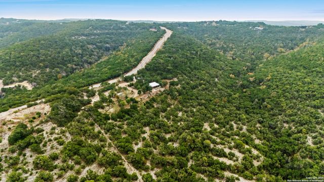 411 Valley View, Pipe Creek, TX 78063