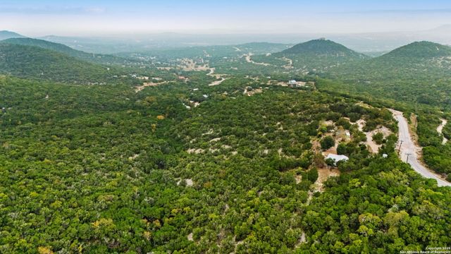 411 Valley View, Pipe Creek, TX 78063