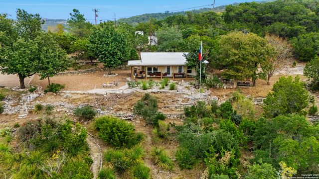 411 Valley View, Pipe Creek, TX 78063