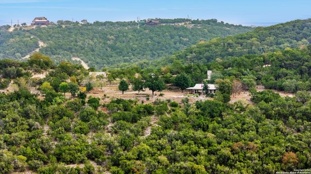 411 Valley View, Pipe Creek, TX 78063