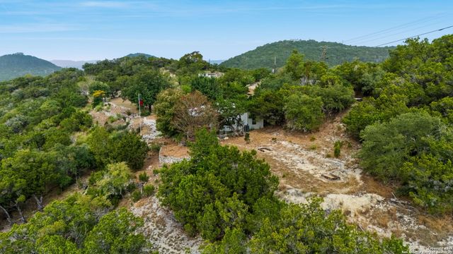 411 Valley View, Pipe Creek, TX 78063