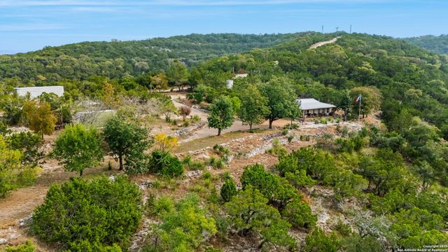 411 Valley View, Pipe Creek, TX 78063