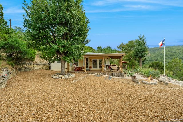 411 Valley View, Pipe Creek, TX 78063