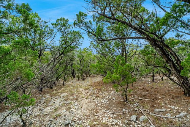 411 Valley View, Pipe Creek, TX 78063