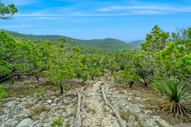 411 Valley View, Pipe Creek, TX 78063