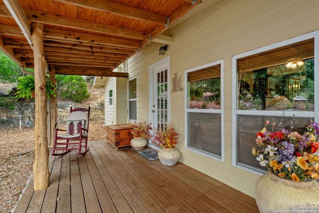 411 Valley View, Pipe Creek, TX 78063