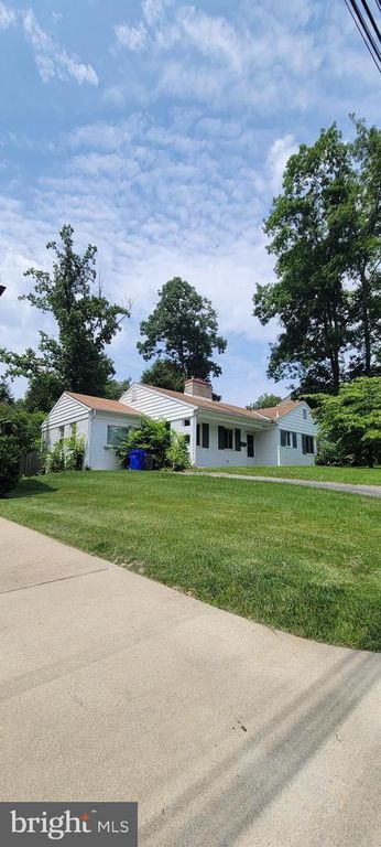 8204 HAMPDEN LANE, Bethesda, MD 20817